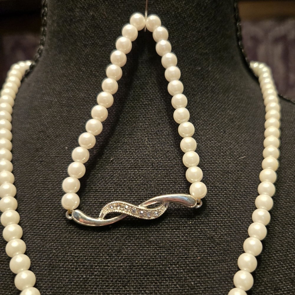 Elegant Vintage AVON "Pearlesque" Teardrop Necklace & Bracelet Set - Picture 3 of 9